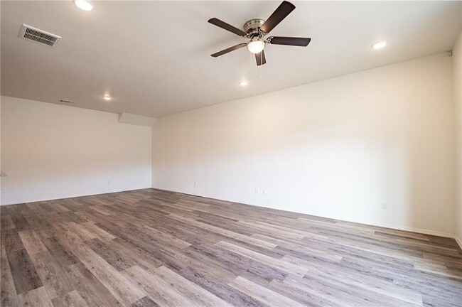 Building Photo - 825 S Rupple Rd