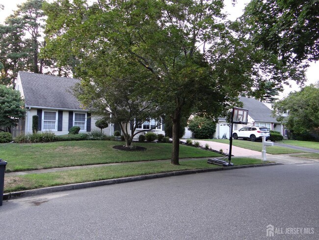 Building Photo - 514 Leawood Ave