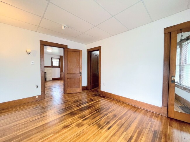 Building Photo - 3 bed 1 bath home
