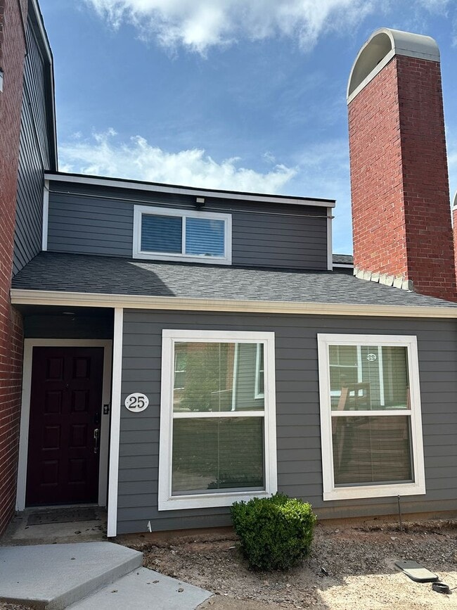 Building Photo - College Station - 2 bedroom / 1.5 bath Condo - 2 story with covered parking -