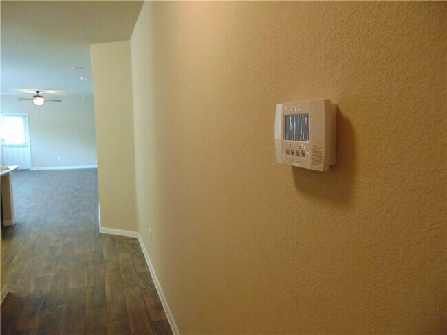 Building Photo - 305 Cibolo Creek Dr