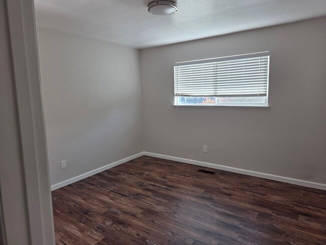 Building Photo - Meadow Court