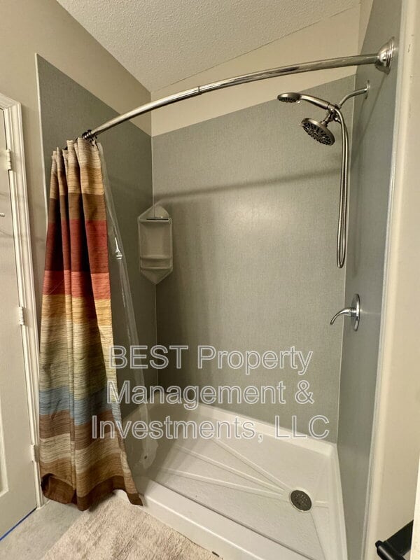 Building Photo - 8130 Kings Creek Dr