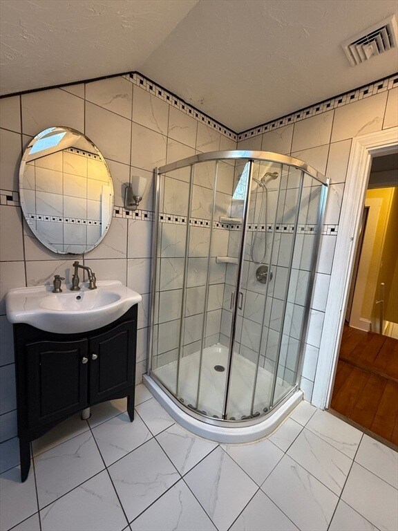 Building Photo - 170 Neck St