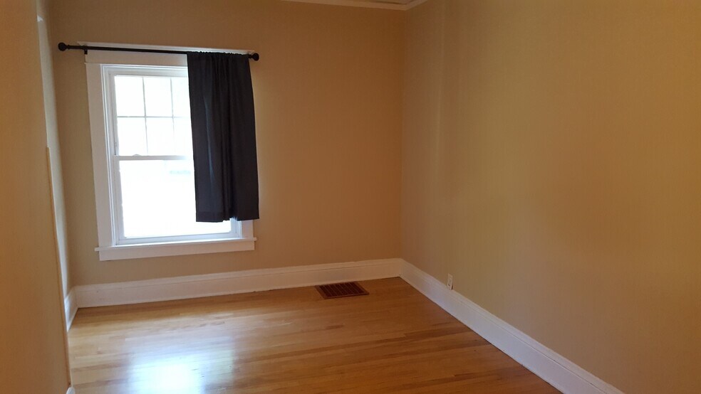 Bedroom 1 (up) - 1005 1st St SW