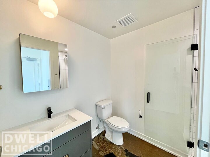 Building Photo - 1139 W Lawrence Ave