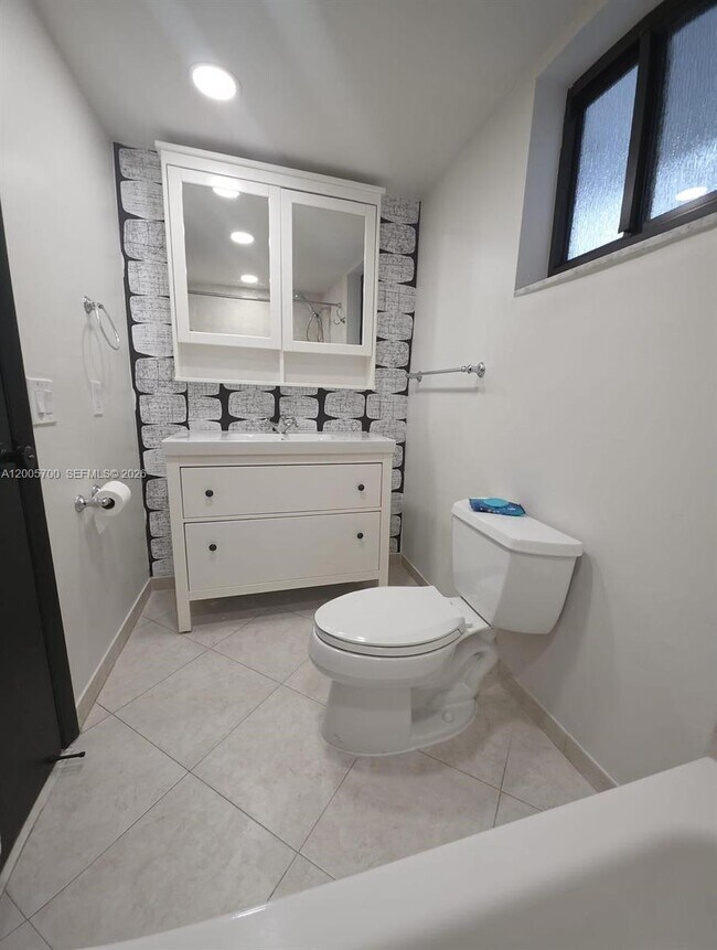 Building Photo - 250 Galen Dr