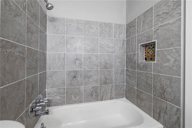 Building Photo - 4017 Cottage Hill Rd