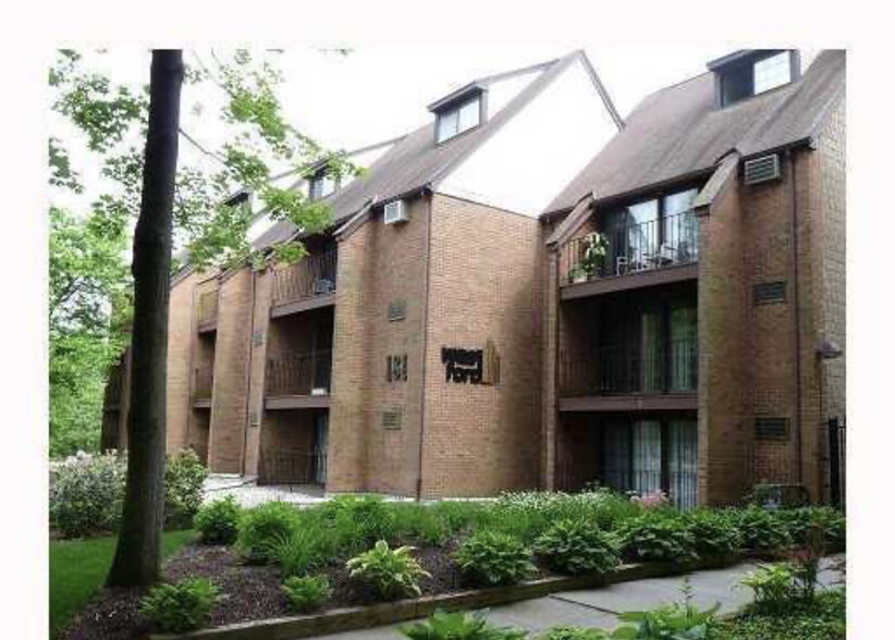 Building Photo - 181 Loomis Dr