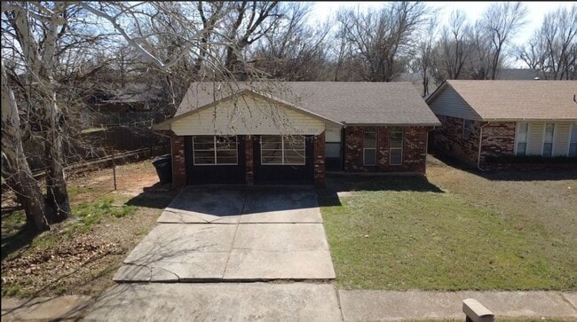 Building Photo - Beautiful, spacious home in Del City - corner lot!