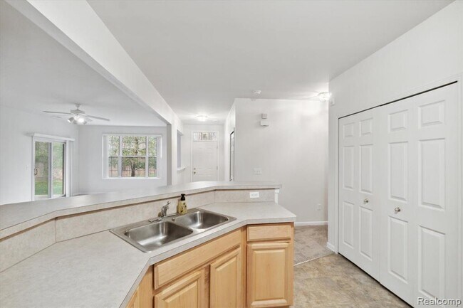 Building Photo - 15980 Morningside