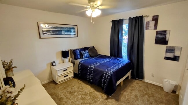 Building Photo - 1519 W 17th St