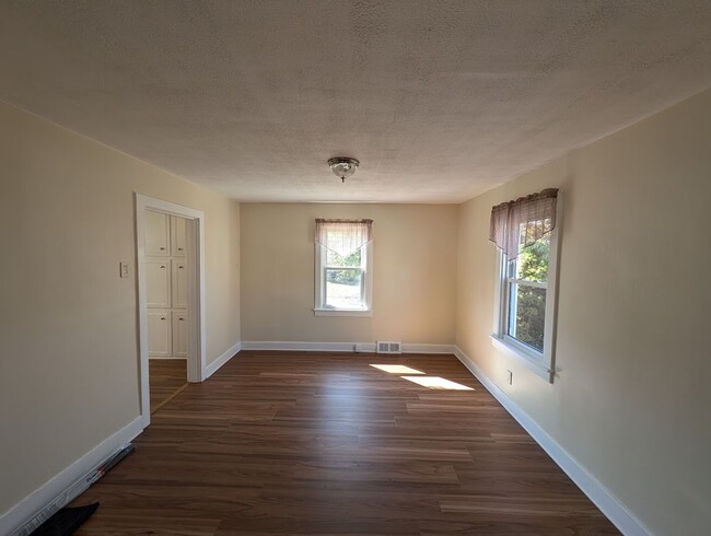 Building Photo - Carnegie - 3 BR + 1 Bath Single Family Hou...