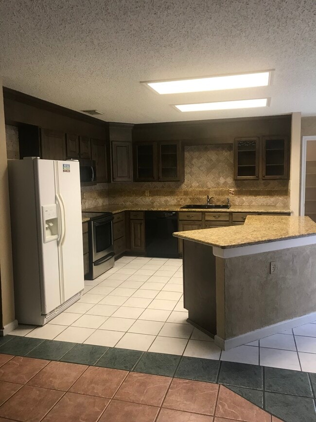 Building Photo - 7838 Caston Park Dr