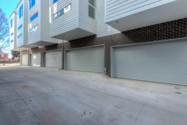 Building Photo - 1908 Hooker St