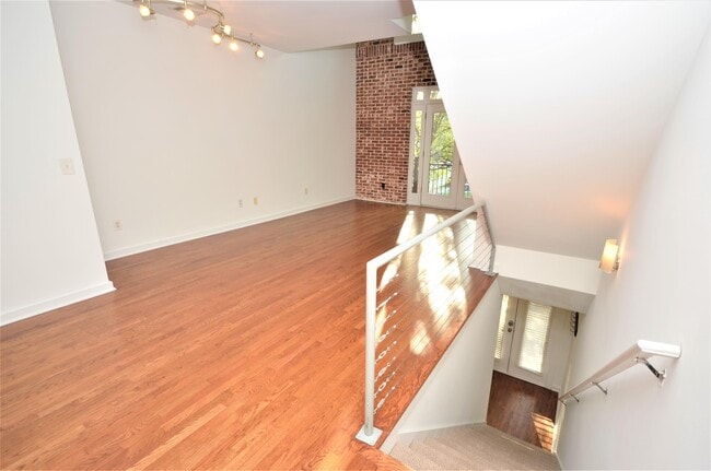 Building Photo - 142 Moreland Ave SE