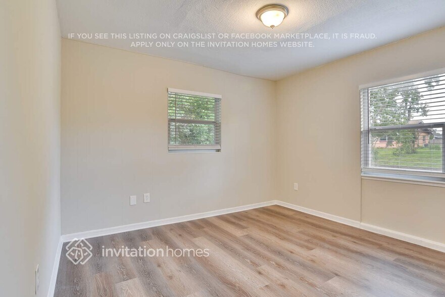 Building Photo - 5915 Westbury Dr