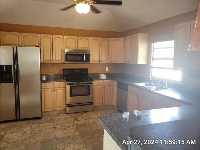 Building Photo - 2225 E 10th Ave