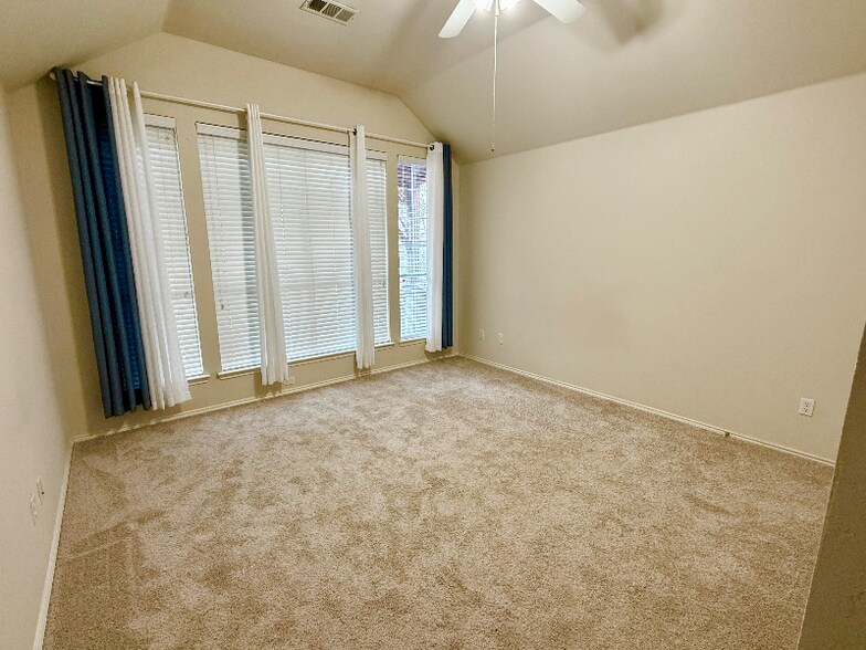 Building Photo - 3121 Fox Hollow Dr