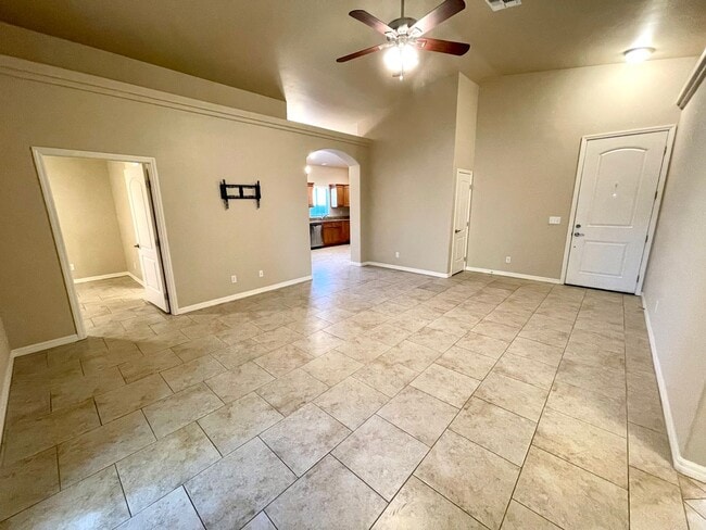 Building Photo - Beautiful 3 Bedroom Home in Central Kingman!
