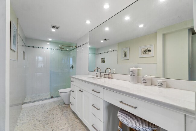 Building Photo - 2780 S Ocean Blvd