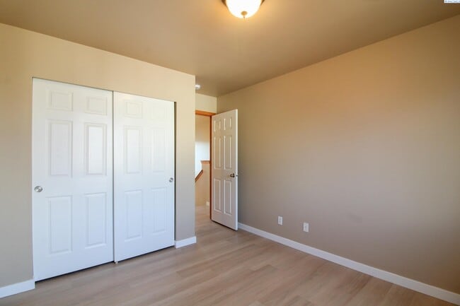 Building Photo - 4 Bed/2.5 Bath House in Richland