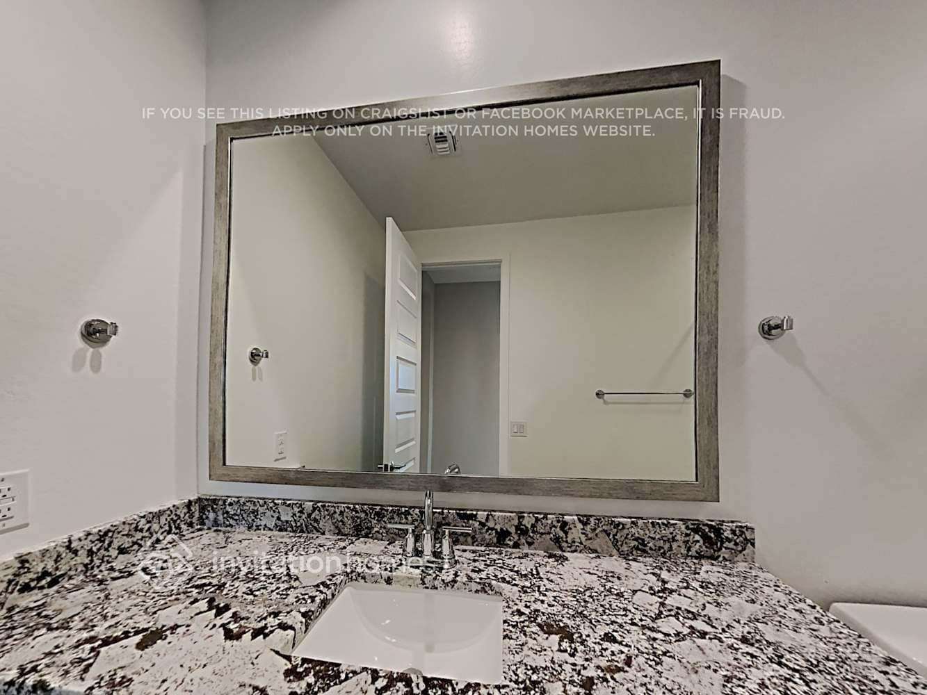 Building Photo - 18841 W Canterbury Dr