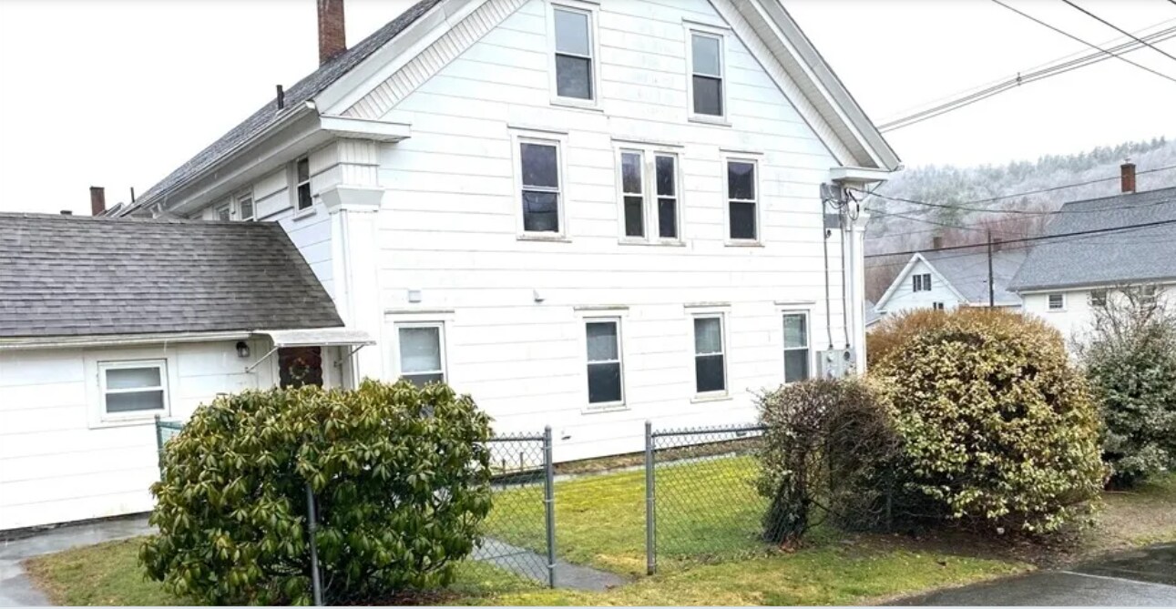 Building Photo - 197 Main St