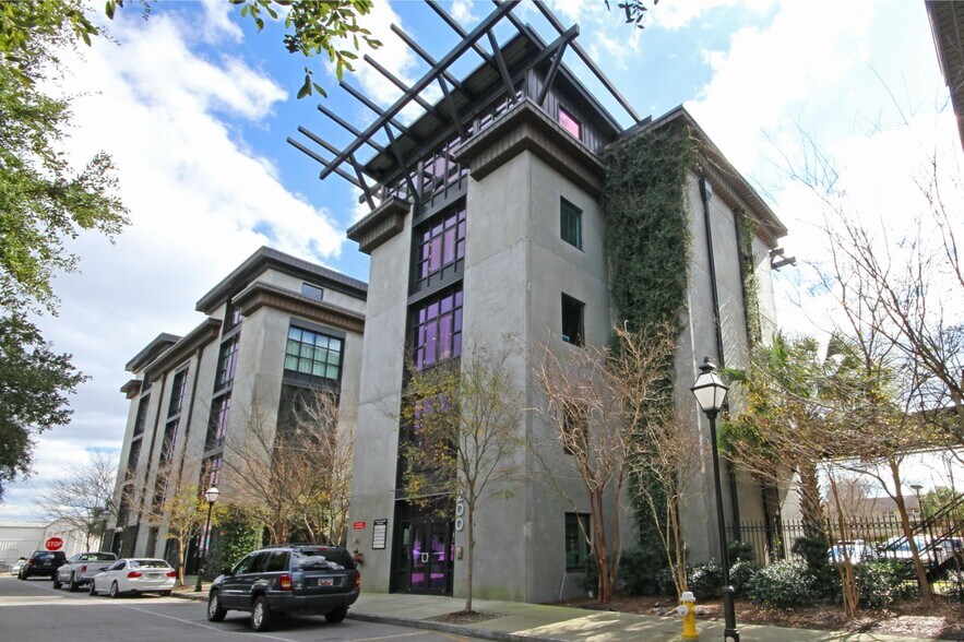 Building Photo - 1 Cool Blow St