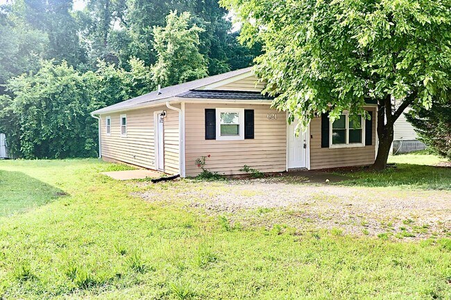 Building Photo - 621 Reservoir St