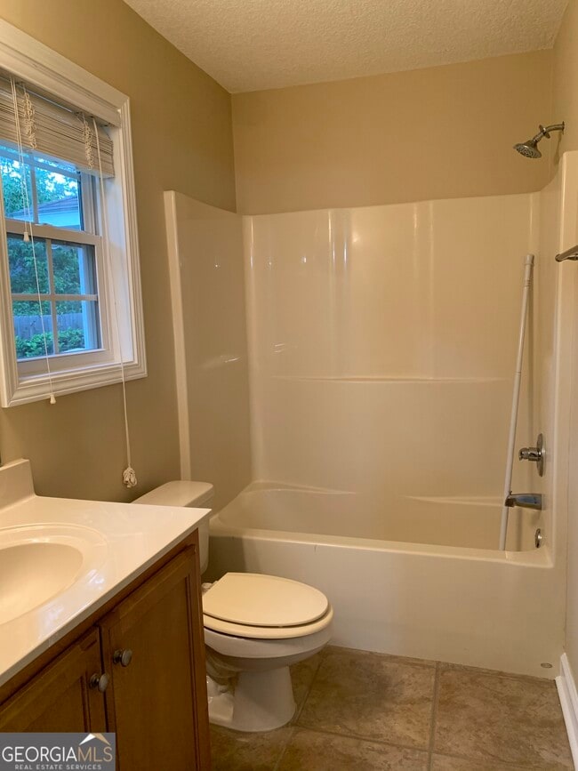Building Photo - 207 Ridgemont Ct