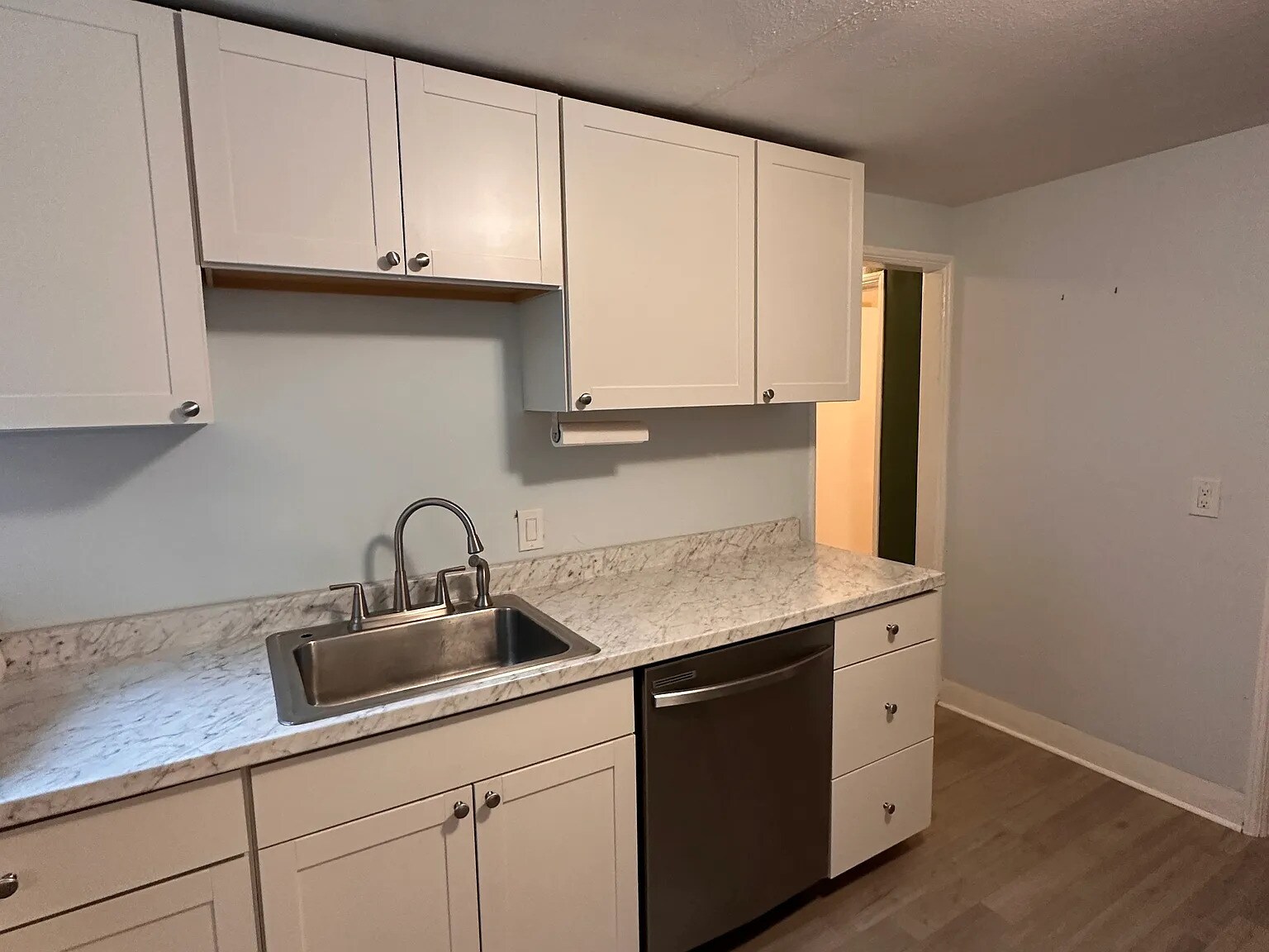 Kitchen - 158 Edgemere Ave