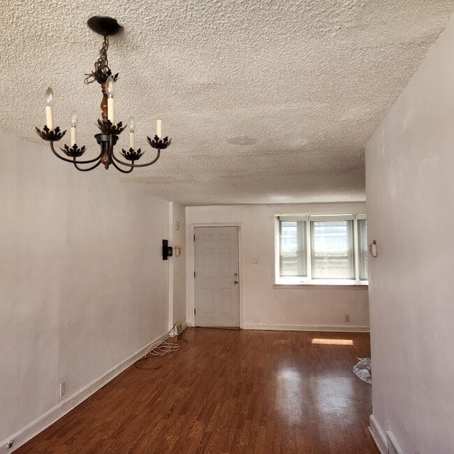 Primary Photo - 1215 Passmore St
