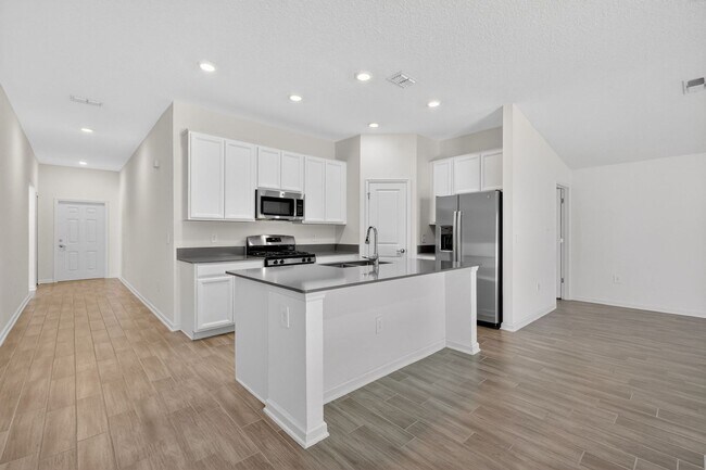 Building Photo - Available Now! Well-Maintained 3BR/2BA in Great Neighborhood