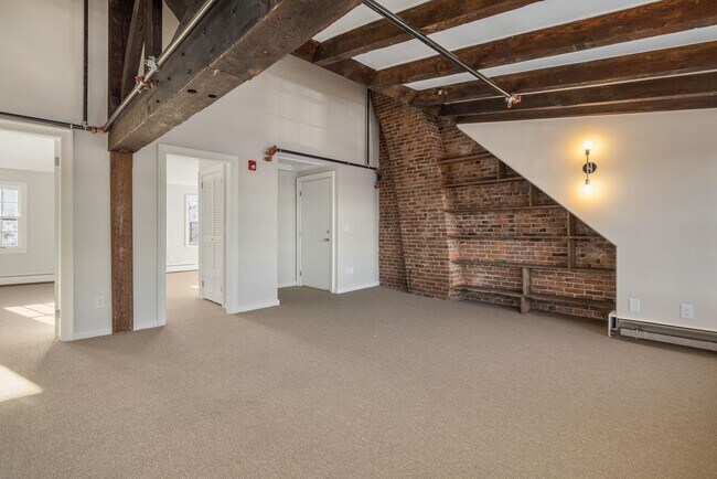 Building Photo - 205 Market St