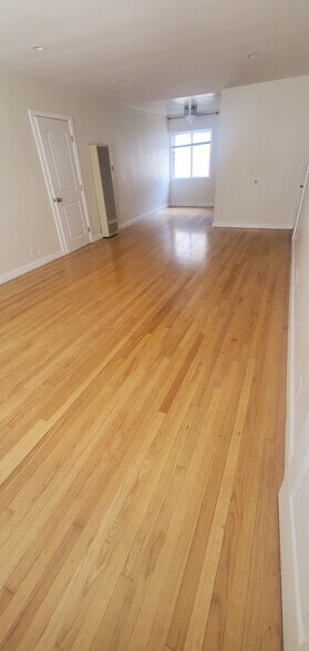 Building Photo - 1146 N Fuller Ave