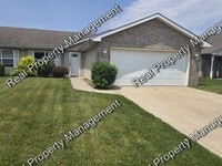 Building Photo - Updated Three Bedroom Duplex