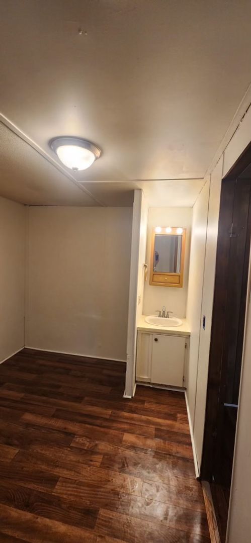 Building Photo - Cozy 2 Bedroom, 1 Bathroom Rental Home