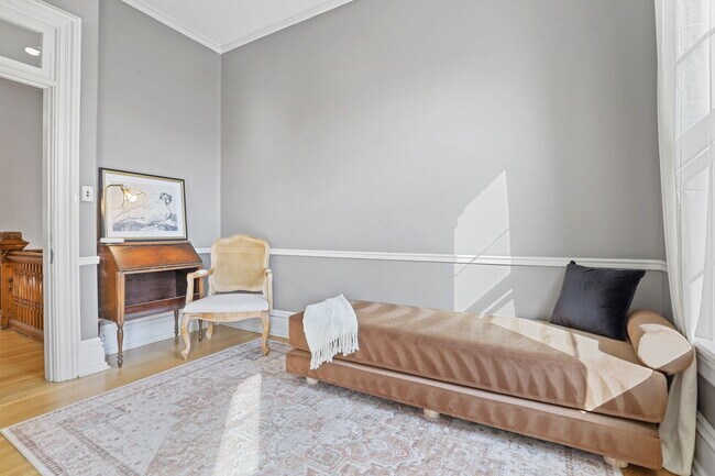 Building Photo - 550 E Town St