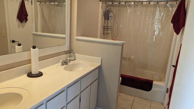 Building Photo - 100 Bay Point Dr