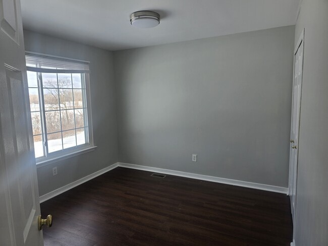 Building Photo - 247 Oak Ridge Dr