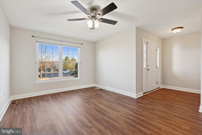 Building Photo - 270 Deer Run Ct