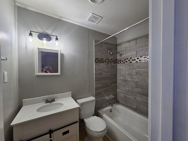 Building Photo - 5787 Northland Dr