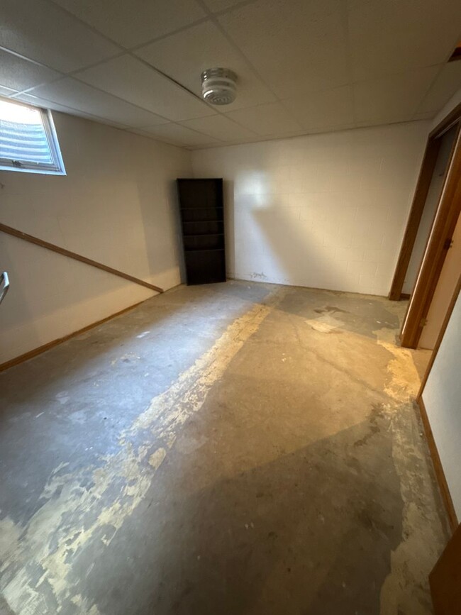 Building Photo - MO -  8th Ave Duplex