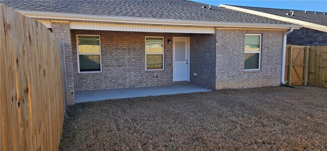 Building Photo - 526 NW 68th Ave