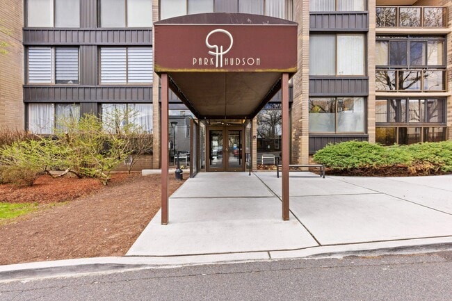 Building Photo - 9060 Palisade Ave