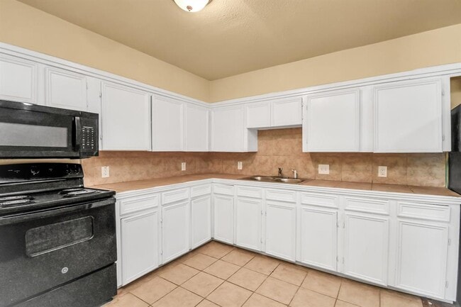 Building Photo - 5714 Doulton Dr