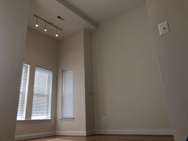 Master bedroom vaulted ceilings - 1204 Florida Ave NE