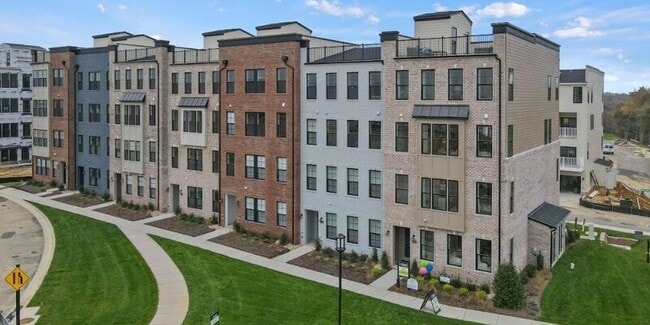 Primary Photo - 4310 Weaver Brook Rd UNIT B, Henrico, VA 2...