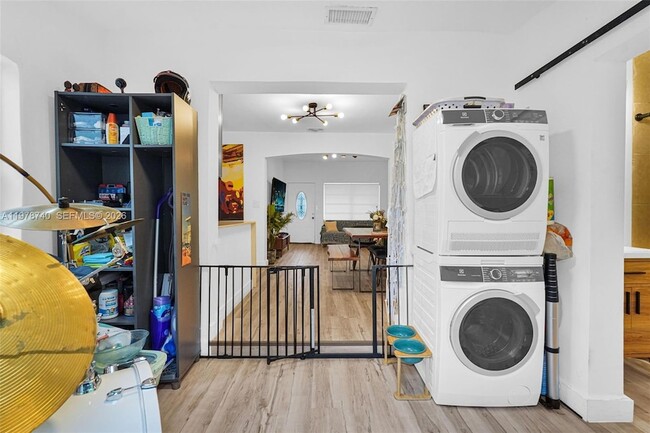 Building Photo - 274 NW 43rd St